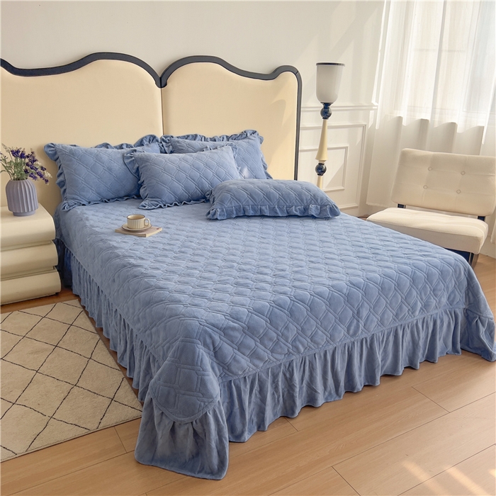 91家纺网 家纺一手货源 找家纺 十个点家纺 2024新款牛奶绒夹棉床盖三件套-唯美系列 唯美-爱尔蓝