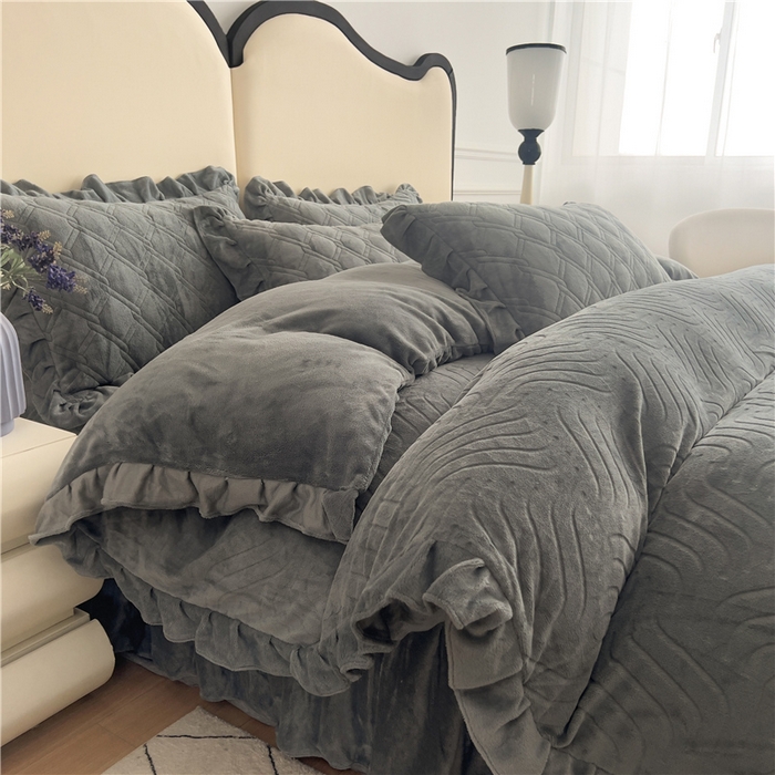 91家纺网 家纺一手货源 找家纺 十个点家纺 2024新款牛奶绒夹棉床盖四件套-唯美系列 唯美-深灰