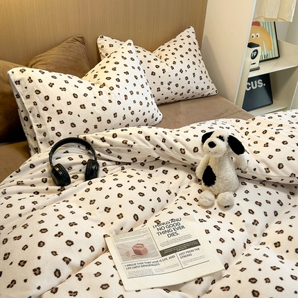 91家纺网 家纺一手货源 找家纺 春光里 2024新款牛奶绒印花混搭四件套