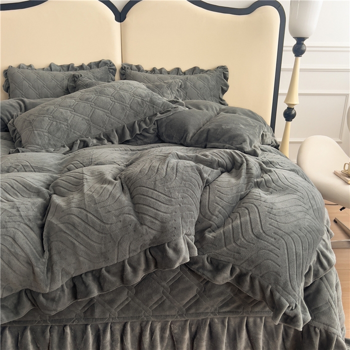 91家纺网 家纺一手货源 找家纺 十个点家纺 2024新款牛奶绒夹棉床盖四件套-唯美系列 唯美-深灰