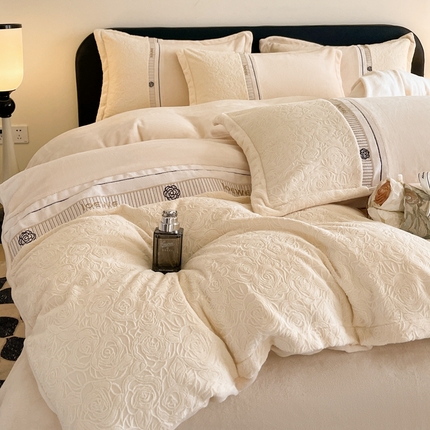 91家纺网 家纺一手货源 找家纺 （总）慕木家纺 2025新款A类高克重华夫格立体剪花花绒牛奶绒被套四件套-罗马假日