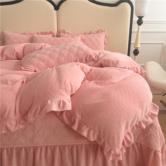 91家纺网 家纺一手货源 找家纺 十个点家纺 2024新款牛奶绒夹棉床盖四件套-唯美系列 唯美-蜜桃粉