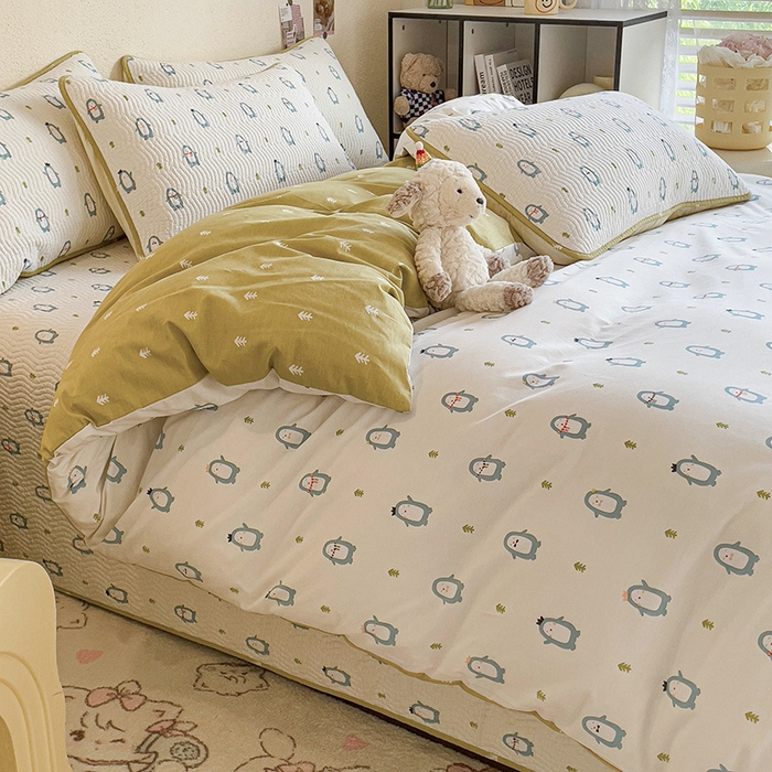 91家纺网 家纺一手货源 找家纺 羽爱家纺 2025全棉13372新疆棉花床盖四件套 肥宅企鹅