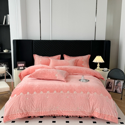 91家纺网 家纺一手货源 找家纺 （总）雪夫人 2024新款加厚宝宝绒蕾丝刺绣床裙款四件套-花颜