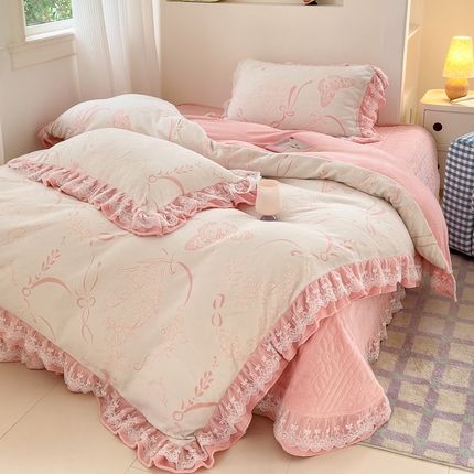 91家纺网 家纺一手货源 找家纺 （总）淑女公社家纺 2024秋冬新款提花牛奶绒床盖款四件套