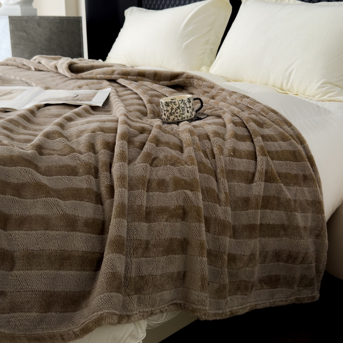 91家纺网 家纺一手货源 找家纺 春妮家纺 2024新款提花牛奶绒毛毯 卡其