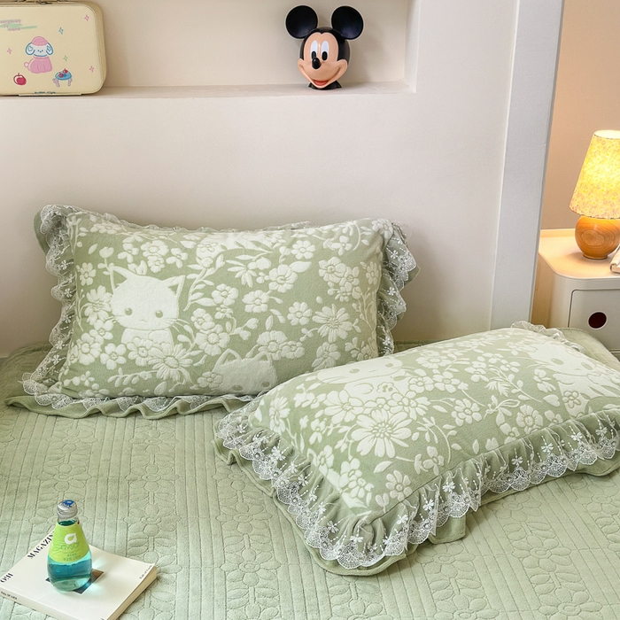 91家纺网 家纺一手货源 找家纺 淑女公社家纺 2024秋冬新款提花牛奶绒床盖款四件套 可爱猫 绿色