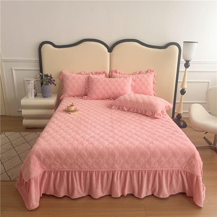 91家纺网 家纺一手货源 找家纺 十个点家纺 2024新款牛奶绒夹棉床盖三件套-唯美系列 唯美-蜜桃粉