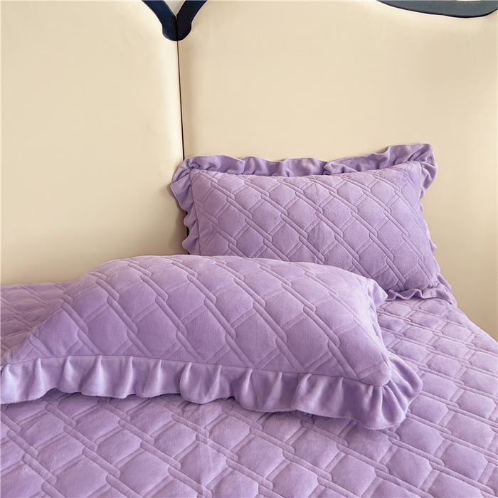 91家纺网 家纺一手货源 找家纺 十个点家纺 2024新款牛奶绒夹棉床盖三件套-唯美系列 唯美-樱紫