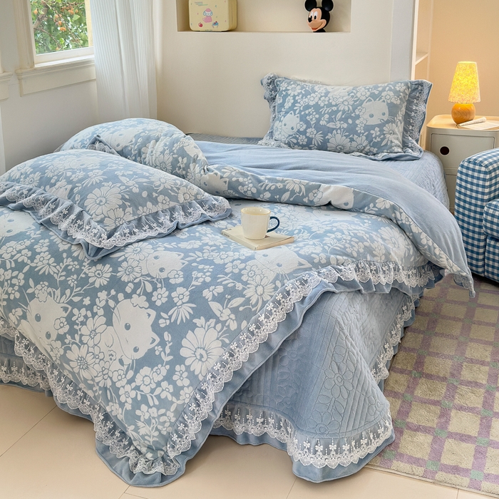 91家纺网 家纺一手货源 找家纺 淑女公社家纺 2024秋冬新款提花牛奶绒床盖款四件套 可爱猫 蓝色