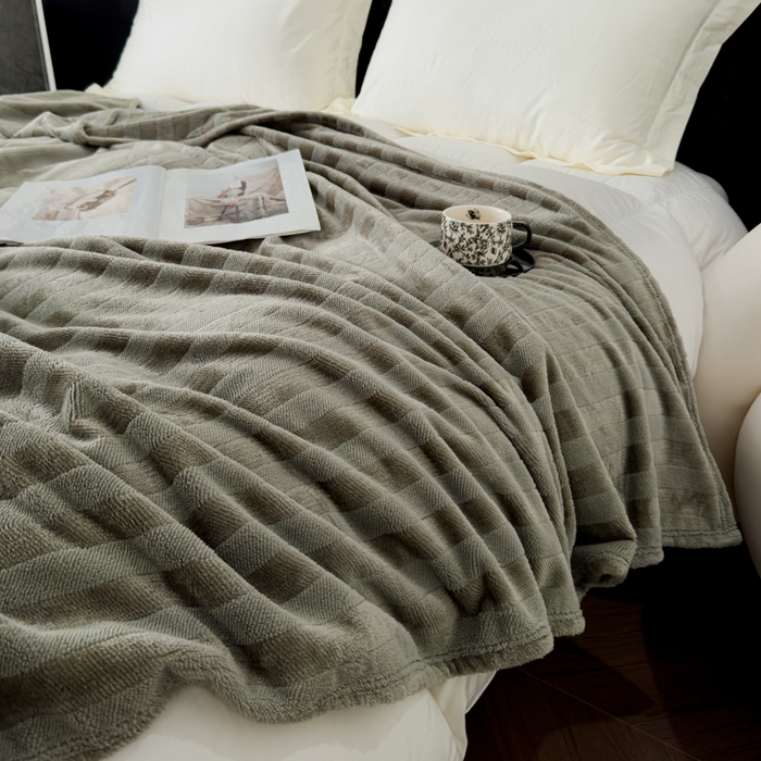 91家纺网 家纺一手货源 找家纺 春妮家纺 2024新款提花牛奶绒毛毯 极致灰