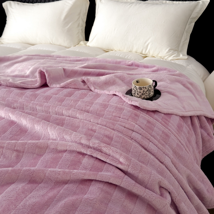 91家纺网 家纺一手货源 找家纺 春妮家纺 2024新款提花牛奶绒毛毯 粉紫