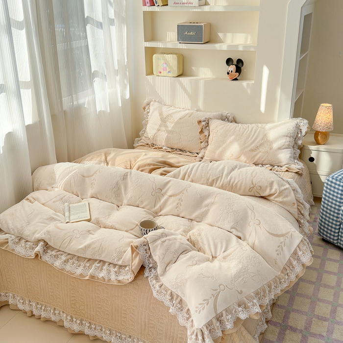 91家纺网 家纺一手货源 找家纺 淑女公社家纺 2024秋冬新款提花牛奶绒床盖款四件套 蝴蝶 卡其