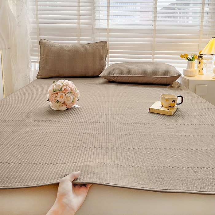 91家纺网 家纺一手货源 找家纺 羽爱2024新款全棉直角纯色床盖床垫 咖啡色