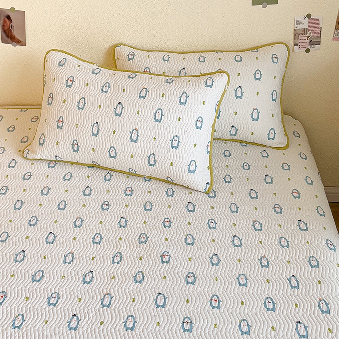 91家纺网 家纺一手货源 找家纺 羽爱家纺 2025全棉13372新疆棉花床盖四件套 肥宅企鹅