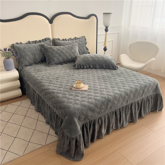 91家纺网 家纺一手货源 找家纺 十个点家纺 2024新款牛奶绒夹棉床盖三件套-唯美系列 唯美-深灰