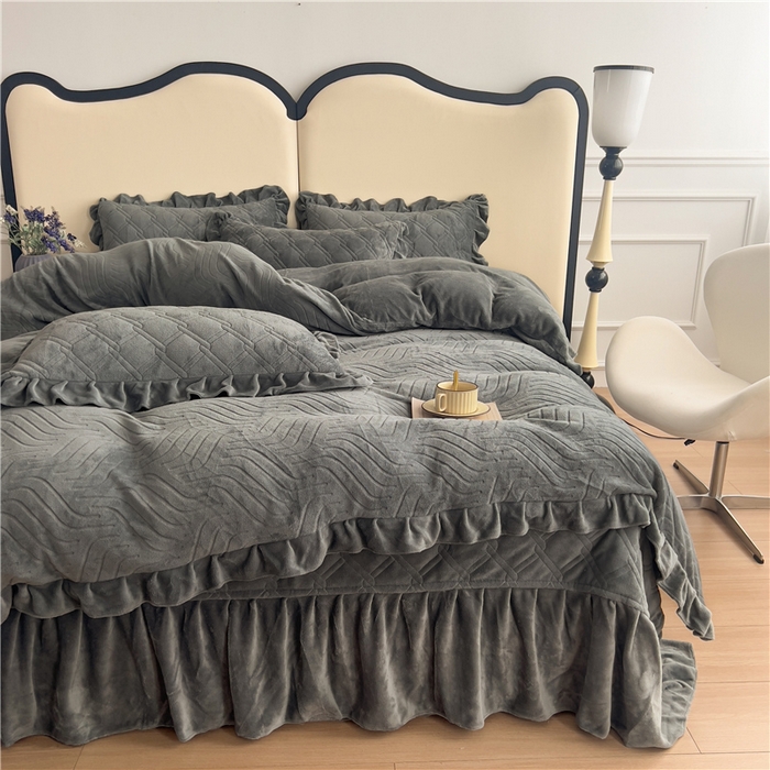 91家纺网 家纺一手货源 找家纺 十个点家纺 2024新款牛奶绒夹棉床盖四件套-唯美系列 唯美-深灰