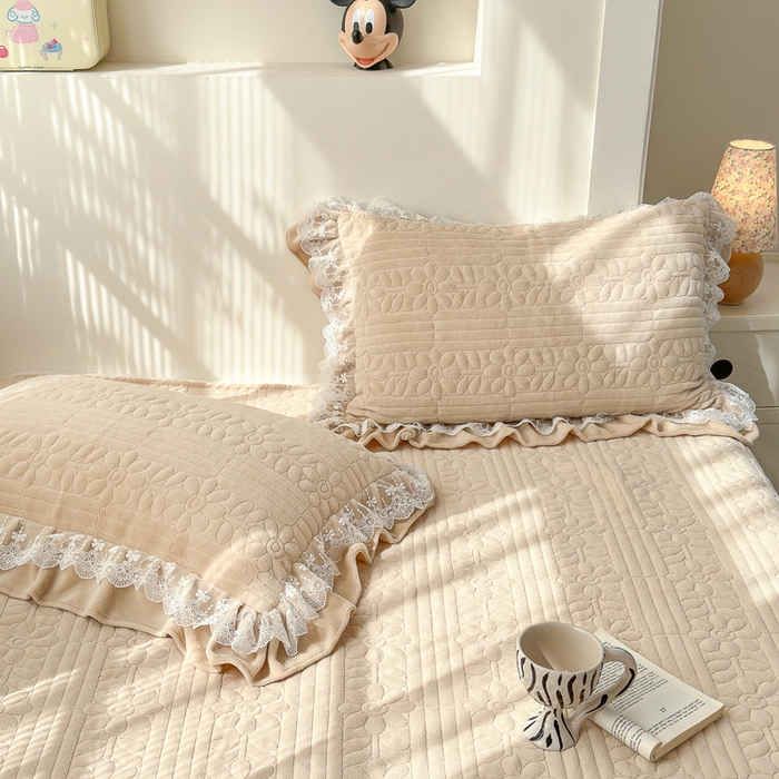 91家纺网 家纺一手货源 找家纺 淑女公社家纺 2024秋冬新款牛奶绒花朵床盖三件套 卡其