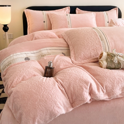 91家纺网 家纺一手货源 找家纺 （总）慕木家纺 2025新款A类高克重华夫格立体剪花花绒牛奶绒被套四件套-罗马假日