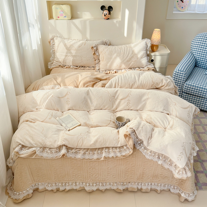 91家纺网 家纺一手货源 找家纺 淑女公社家纺 2024秋冬新款提花牛奶绒床盖款四件套 蝴蝶 卡其