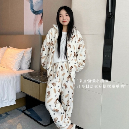 91家纺网 家纺一手货源 找家纺 （总）妍景家居生活馆 2024新款乐园小熊宅宅衣家居服