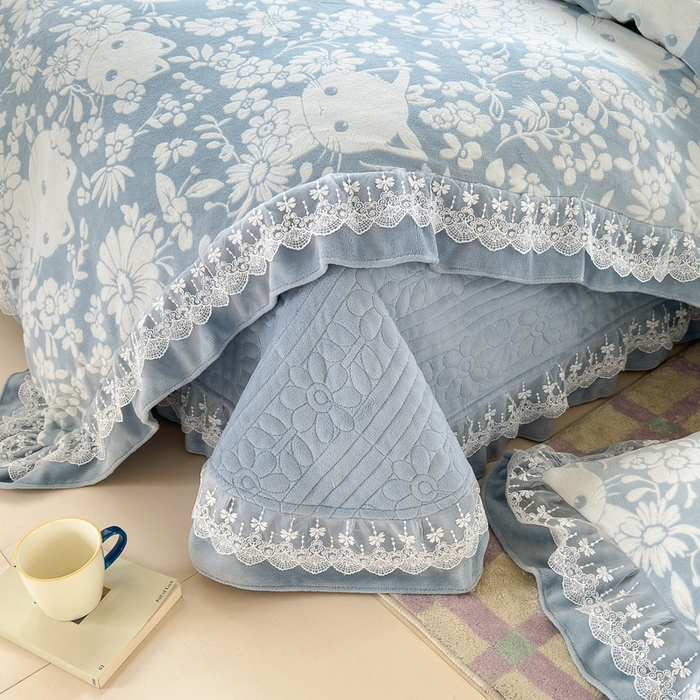 91家纺网 家纺一手货源 找家纺 淑女公社家纺 2024秋冬新款提花牛奶绒床盖款四件套 可爱猫 蓝色