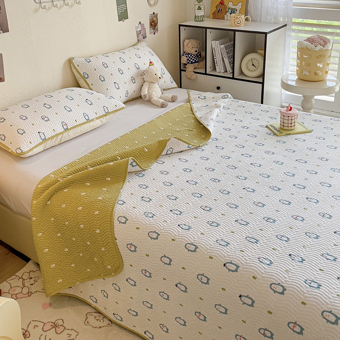 91家纺网 家纺一手货源 找家纺 羽爱家纺 2025全棉13372新疆棉花床盖三件套 肥宅企鹅