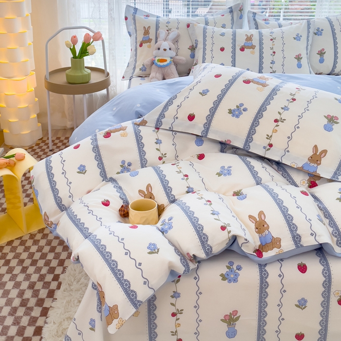 91家纺网 家纺一手货源 找家纺 春雨家居 2024新款全棉喷气印花四件套 草莓花期