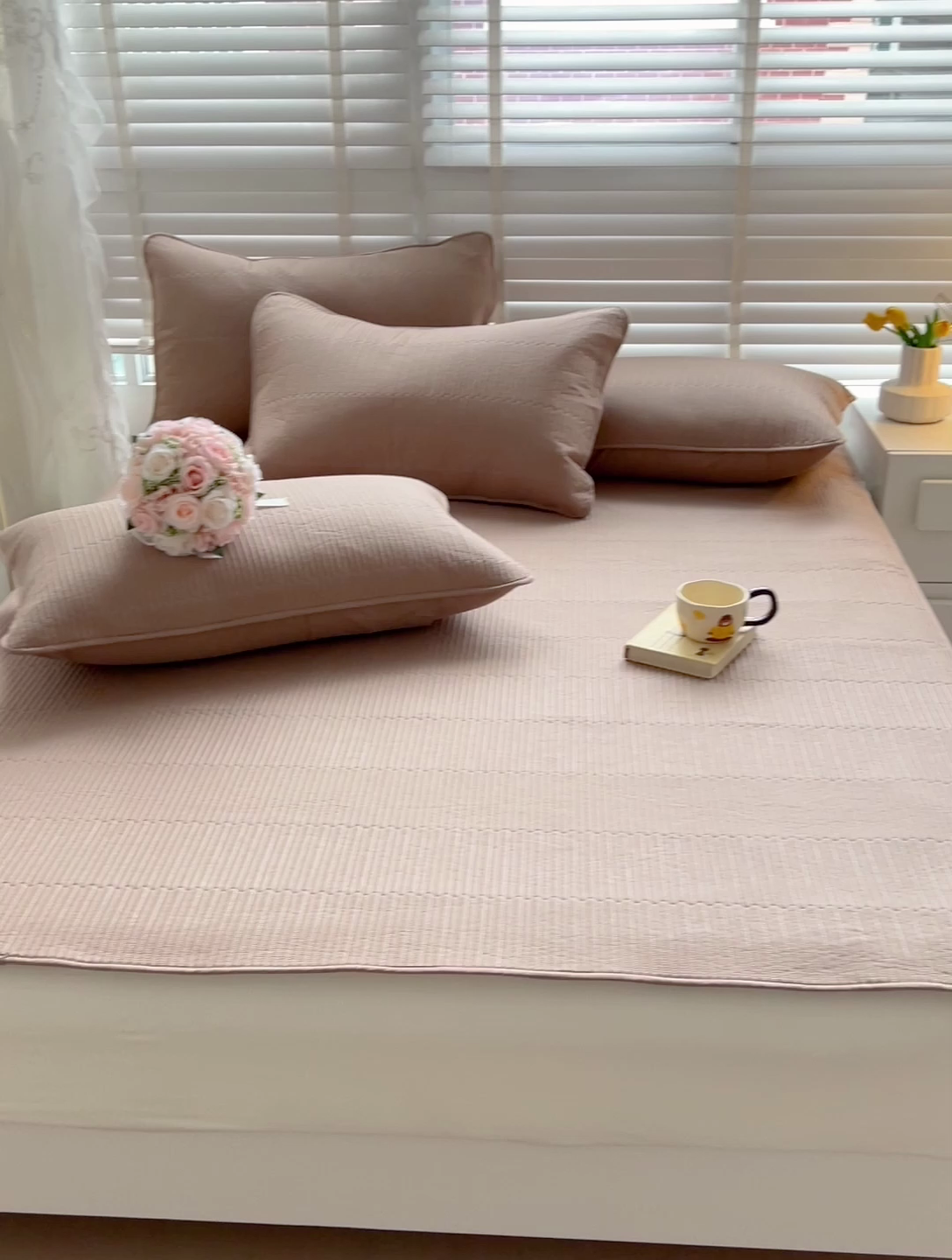 91家纺网 家纺一手货源 找家纺 羽爱2024新款全棉直角纯色床盖床垫 咖啡色