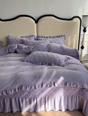 91家纺网 家纺一手货源 找家纺 十个点家纺 2024新款牛奶绒夹棉床盖四件套-唯美系列 唯美-樱紫