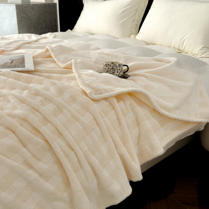 91家纺网 家纺一手货源 找家纺 春妮家纺 2024新款提花牛奶绒毛毯 米白