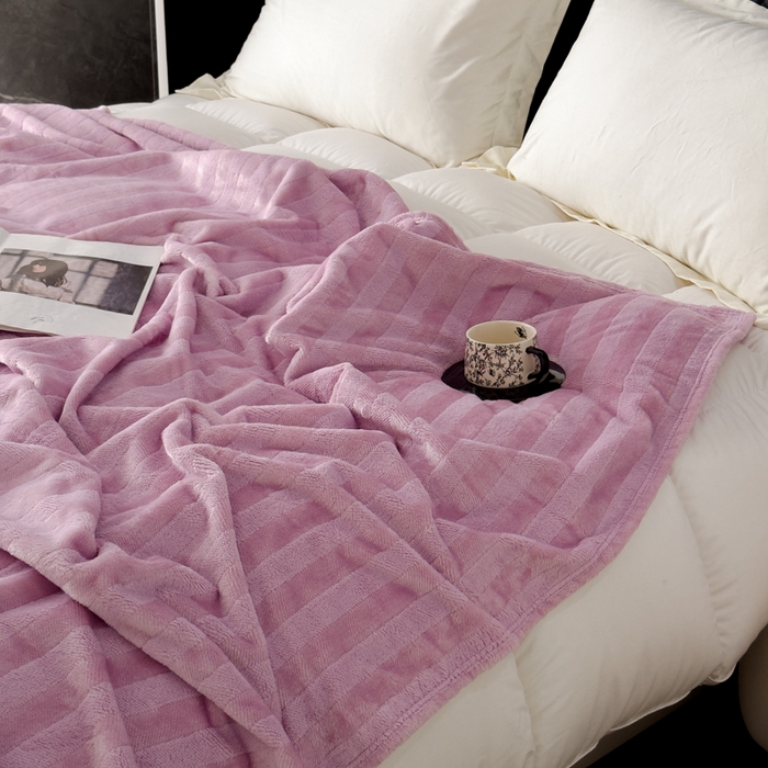 91家纺网 家纺一手货源 找家纺 春妮家纺 2024新款提花牛奶绒毛毯 粉紫