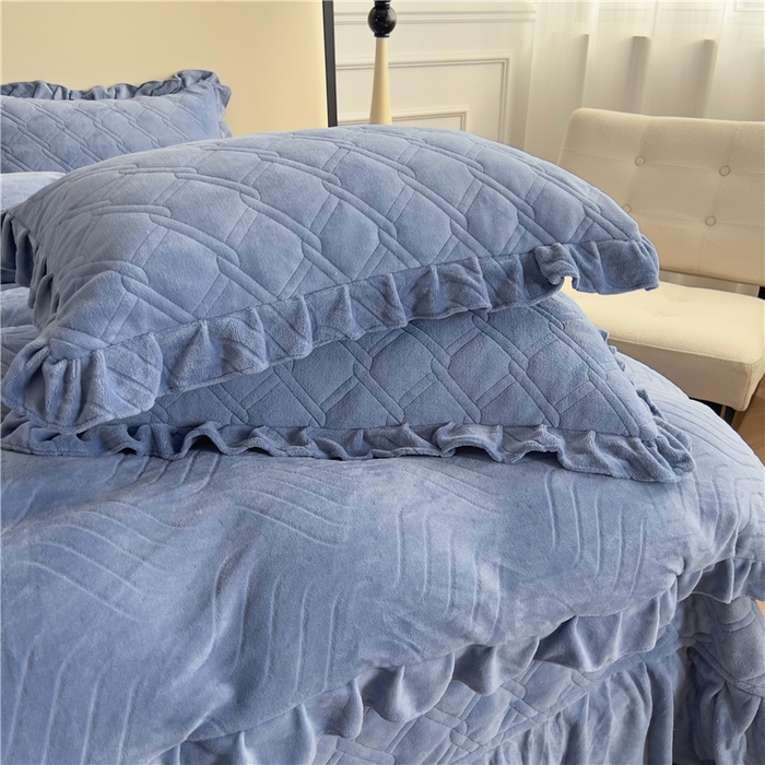 91家纺网 家纺一手货源 找家纺 十个点家纺 2024新款牛奶绒夹棉床盖四件套-唯美系列 唯美-爱尔蓝