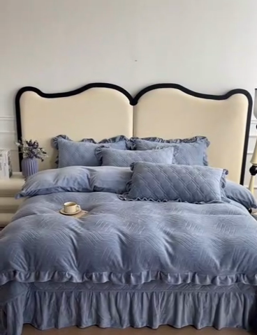 91家纺网 家纺一手货源 找家纺 十个点家纺 2024新款牛奶绒夹棉床盖四件套-唯美系列 唯美-爱尔蓝