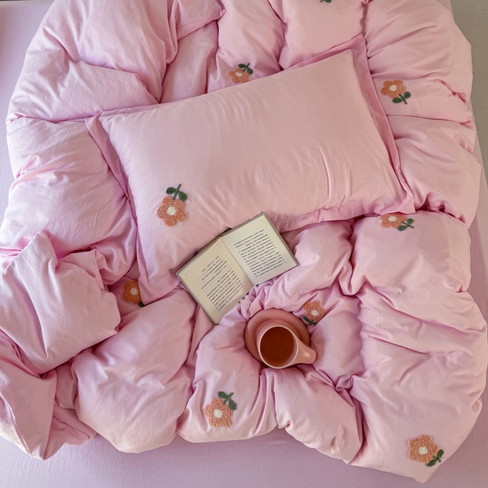 91家纺网 家纺一手货源 找家纺 布可家纺 2025新款水洗棉毛巾绣四件套 花儿朵朵-粉