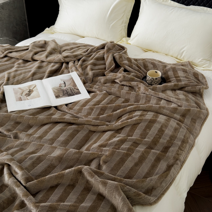 91家纺网 家纺一手货源 找家纺 春妮家纺 2024新款提花牛奶绒毛毯 卡其