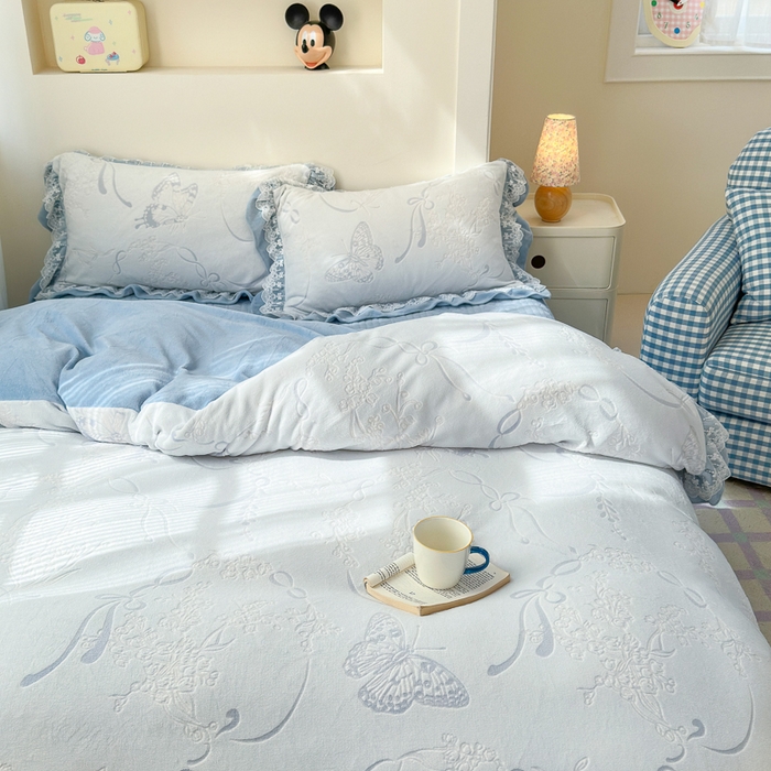 91家纺网 家纺一手货源 找家纺 淑女公社家纺 2024秋冬新款提花牛奶绒床盖款四件套 蝴蝶 蓝色