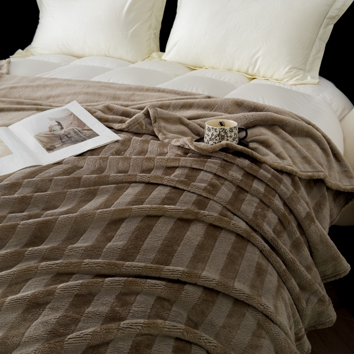 91家纺网 家纺一手货源 找家纺 春妮家纺 2024新款提花牛奶绒毛毯 卡其