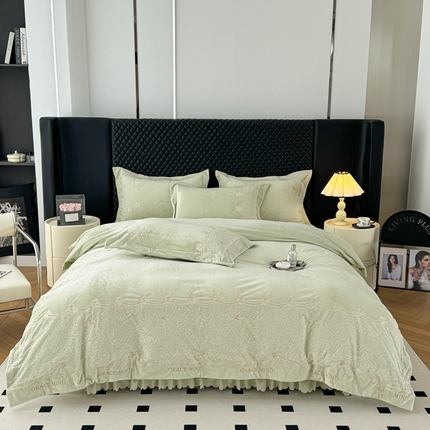 91家纺网 家纺一手货源 找家纺 （总）雪夫人 2024新款加厚宝宝绒蕾丝刺绣床裙款四件套-花颜