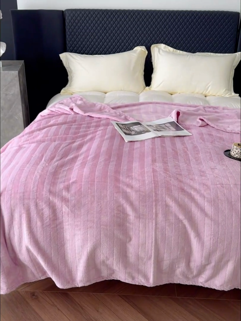 91家纺网 家纺一手货源 找家纺 春妮家纺 2024新款提花牛奶绒毛毯 粉紫