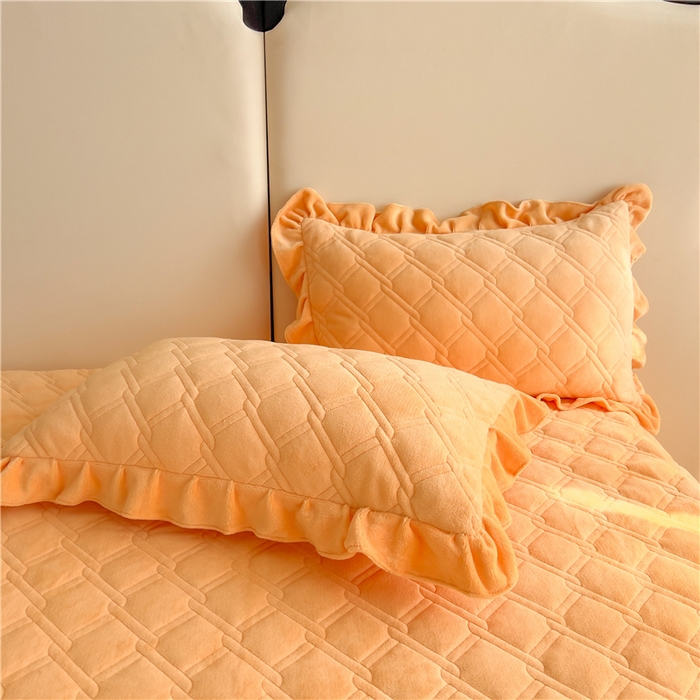 91家纺网 家纺一手货源 找家纺 十个点家纺 2024新款牛奶绒夹棉床盖三件套-唯美系列 唯美-秋桔