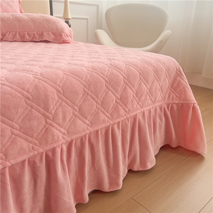 91家纺网 家纺一手货源 找家纺 十个点家纺 2024新款牛奶绒夹棉床盖三件套-唯美系列 唯美-蜜桃粉