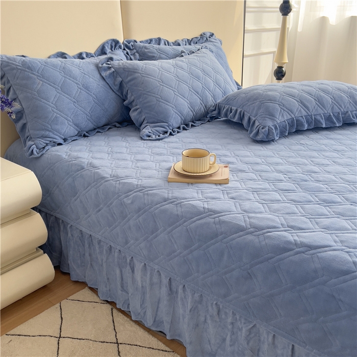 91家纺网 家纺一手货源 找家纺 十个点家纺 2024新款牛奶绒夹棉床盖三件套-唯美系列 唯美-爱尔蓝