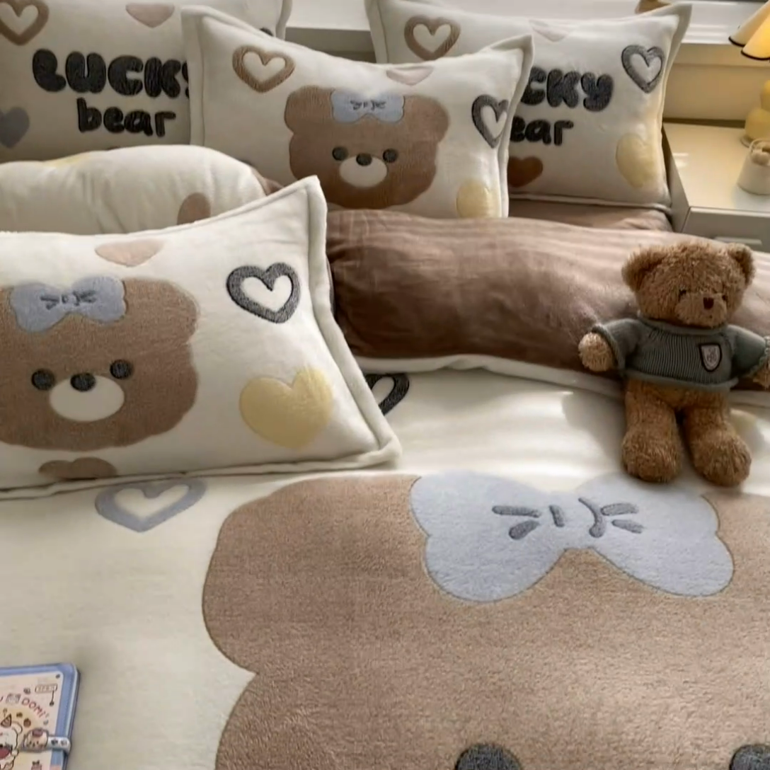 91家纺网 家纺一手货源 找家纺 川悦生活 2024新款大版雪花绒四件套-风格二 好运熊宝