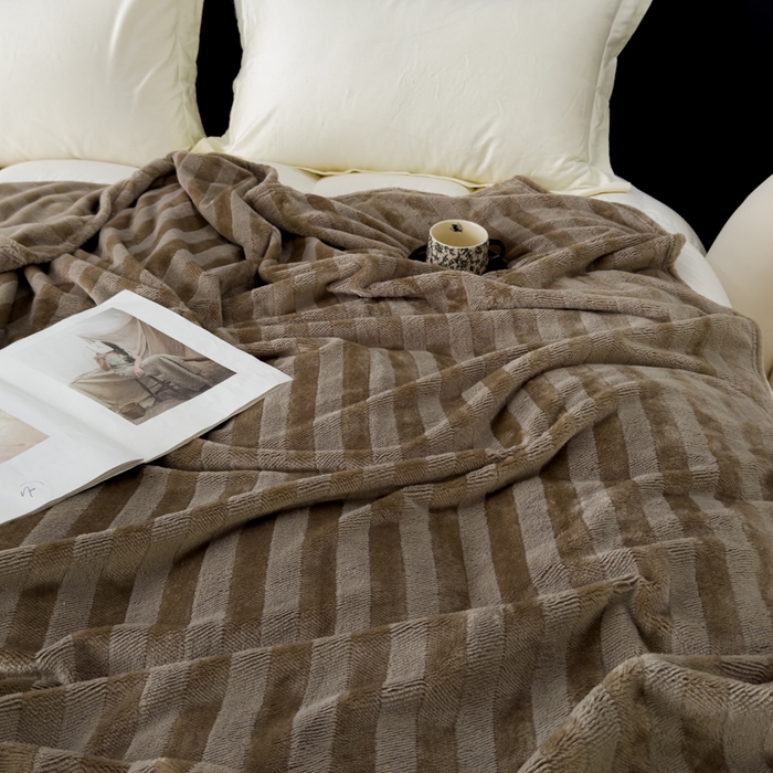 91家纺网 家纺一手货源 找家纺 春妮家纺 2024新款提花牛奶绒毛毯 卡其