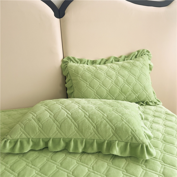 91家纺网 家纺一手货源 找家纺 十个点家纺 2024新款牛奶绒夹棉床盖四件套-唯美系列 唯美-果绿