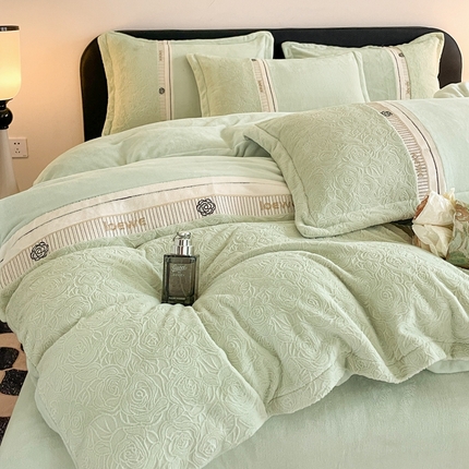 91家纺网 家纺一手货源 找家纺 慕木家纺 2025新款A类高克重华夫格立体剪花花绒牛奶绒被套四件套-罗马假日 罗马假日-水绿