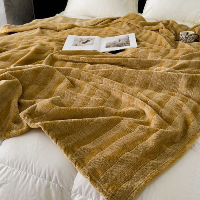 91家纺网 家纺一手货源 找家纺 春妮家纺 2024新款提花牛奶绒毛毯 驼色