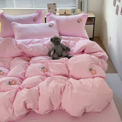 91家纺网 家纺一手货源 找家纺 布可家纺 2025新款水洗棉毛巾绣四件套 花儿朵朵-粉