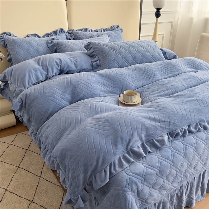 91家纺网 家纺一手货源 找家纺 十个点家纺 2024新款牛奶绒夹棉床盖四件套-唯美系列 唯美-爱尔蓝